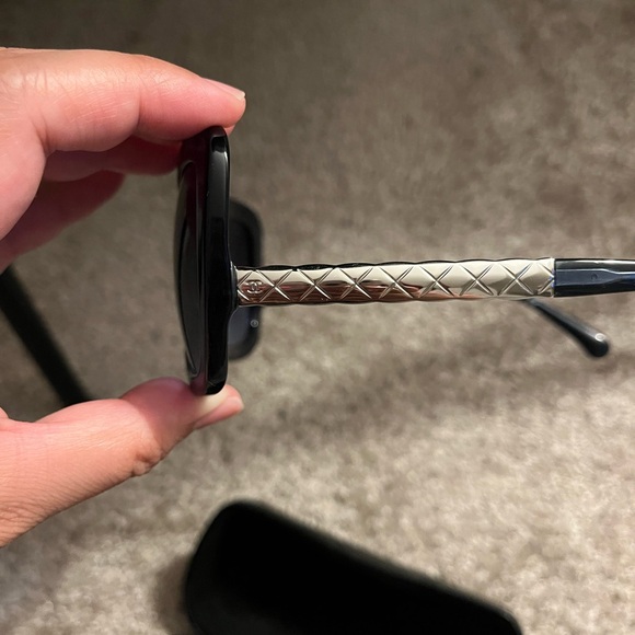 Chanel 5370 Butterfly Spring Sunglasses in Navy - Picture 6 of 7